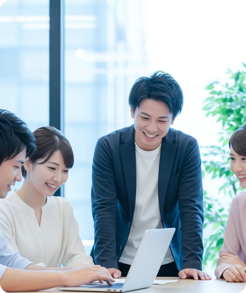 チームミーティングに参加するエンジニアたち